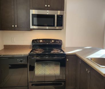 For Lease - 293 Everest Private Unit# A, Elmvale Acres and Area, On... - Photo 4