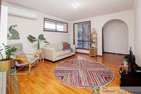 SPACIOUS UNIT IN THE HEART OF DANDENONG - Photo 2