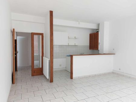 T2 A LOUER AU COEUR DU CENTRE VILLE - Photo 4