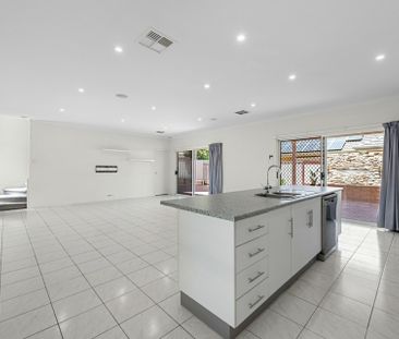 Low Maintenance 3 Bedroom Townhouse in Prime Location - Photo 6