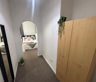 1 bedroom in a house share to rent - Photo 3