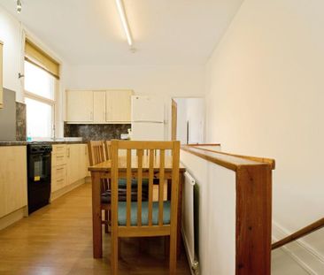 3 bedroom flat to rent - Photo 5