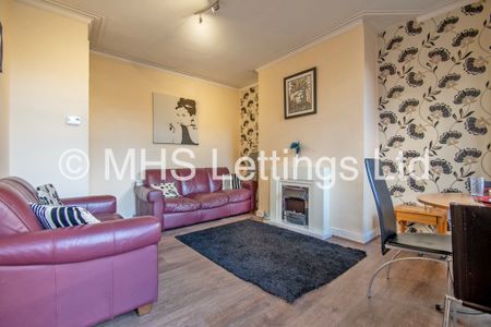 3 Bedroom Mid Terraced House for rent in Lumley Road - Photo 2