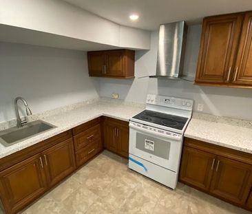 For Lease - 8 Old Cleeve Crescent, Brampton, Ontario - Photo 2