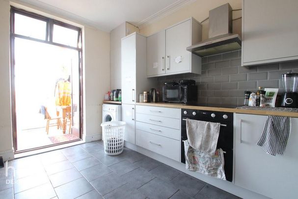 1 bedroom in a house share to rent - Photo 1