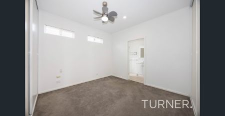 Comfortable Coastal Living in a Quiet Glenelg North Cul-de-Sac - Photo 5