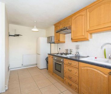 3 bedroom flat to rent - Photo 6