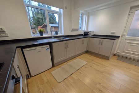 Cator Lane, Chilwell, NG9 4AY - Photo 3