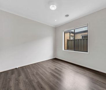 Modern Family Home in Cranbourne East - Photo 5