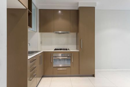 Luxuriously Designed, Centrally Positioned And Sun-Kissed, Convertible And Expandable One To Two Bedroom Executive Oasis In The Heart Of Strathfield - Photo 4