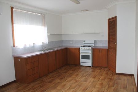 Tidy, Low Maintenance 2 Bedroom - Photo 5