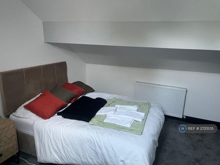 1 bedroom in a house share to rent - Photo 3