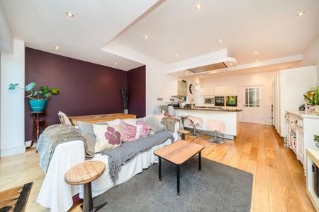 5 bedroom semi-detached house to rent - Photo 2