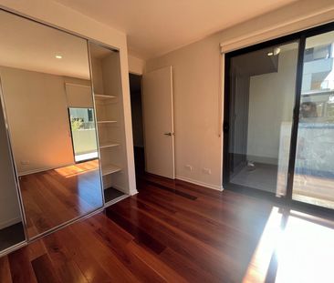 MODERN TWO BEDROOM, TWO BATHROOM APARTMENT - Photo 5