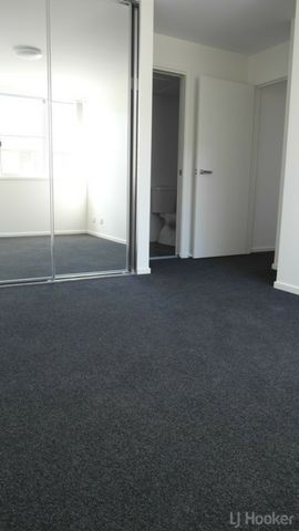 Modern 2 Bedroom Ensuite Apartment - Photo 3