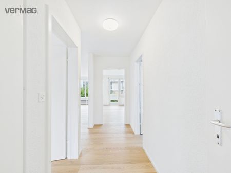 Luminous 5.5-room apartment with fireplace, washing tower & garage box - Photo 4