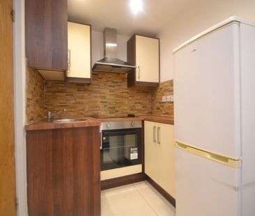 1 bedroom Flat To Let - Photo 2