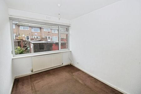 4 bedroom semi-detached house to rent - Photo 4