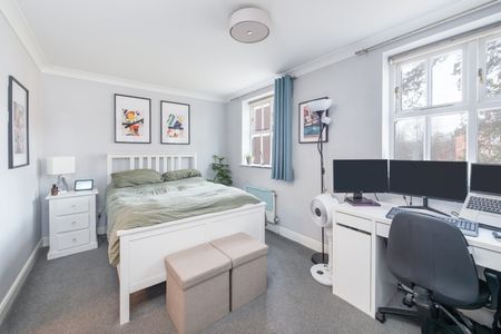 5 Bed Terraced House, Macmillan Way, SW17 - Photo 3