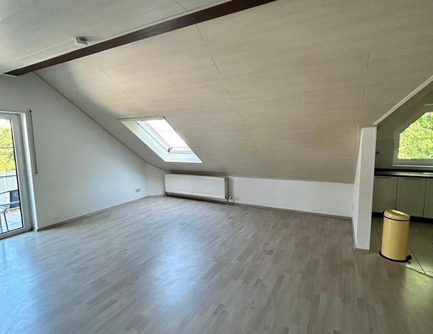 2 Zimmer DG Wohnung mit Parkplatz, Küche und Kellerraum - Photo 1