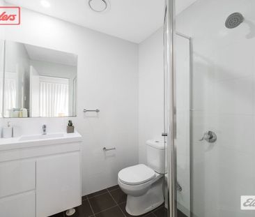 126sqm Modern, Stylised 2 Bedroom Apartment - Photo 6