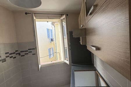 CUERS - Centre-ville- Appartement T2 de 43 m² - Photo 5