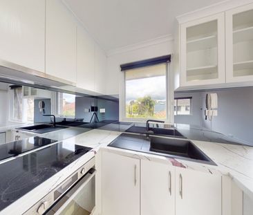 Low-maintenance living at its best - Photo 4