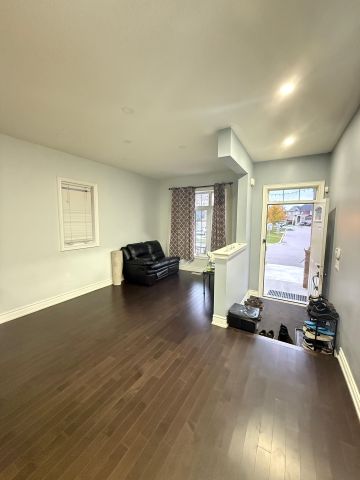 For Lease - 9 Grove End Way, Brampton, Ontario - Photo 3