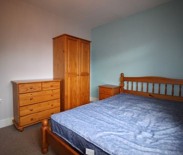 5 Bed Semi-Detached House, Harrison Road, SO17 - Photo 3