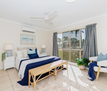 Spacious 4-Bedroom Home in Prime Greenview Estate - Photo 1