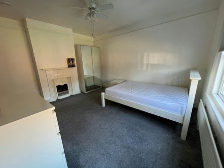 House share to rent on - Photo 3