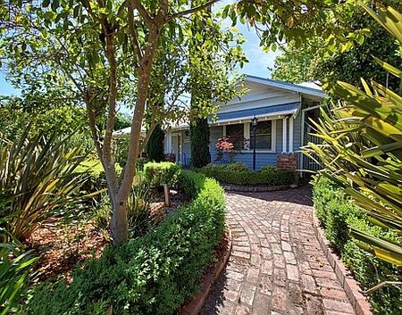 Right in the Heart of Town - Photo 3