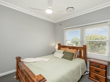 Stunningly Renovated Home with Large Backyard – A Must-See! - Photo 4