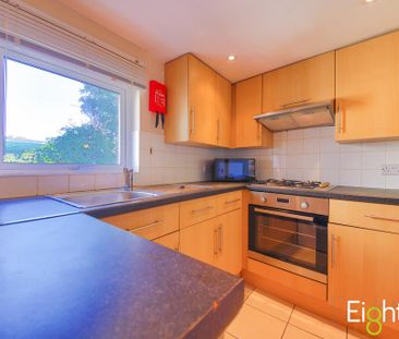 3 bedroom flat to rent - Photo 6