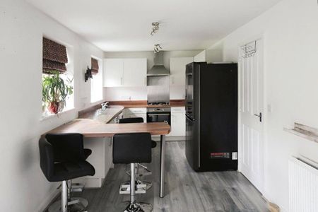 4 bedroom detached house to rent - Photo 5