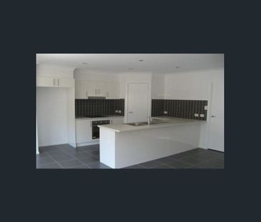 AFFORDABLE 4 BEDROOM HOME IN PRIME LOCATION - Photo 3