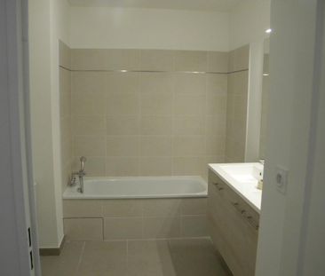 Location Appartement 3 pièces 57m² VILLEURBANNE 69100 - Photo 2