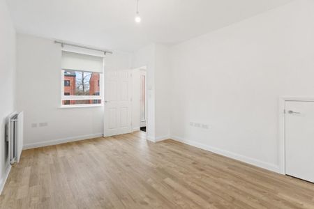 3 bedroom semi-detached house to rent - Photo 2