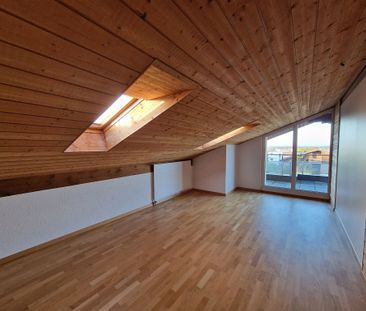 charmante 2 1/2-Zimmerwohnung, Dachstock - Photo 3