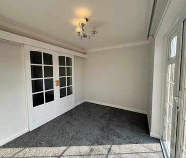 4 bedroom detached house to rent - Photo 3