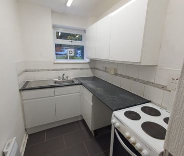 1 Bed Flat, Kensington Court, M7 - Photo 2