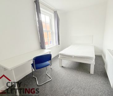 5 Bedroom Town House - Photo 6