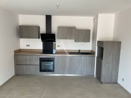 Location Appartement 3 pièces 68m² - Photo 5