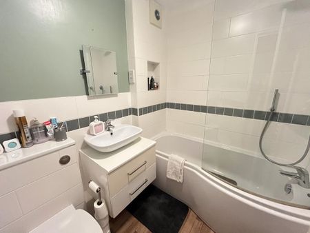 2 bedroom apartment to rent - Photo 5