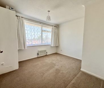 4 bedroom semi-detached house to rent - Photo 6