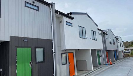 2 Bedroom 2 Bathroom House in Henderson - Photo 2