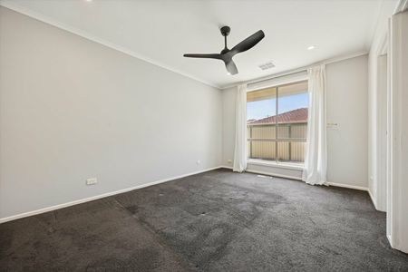 Spacious Four-Bedroom Family Home in a Prime Keysborough Location - Photo 2