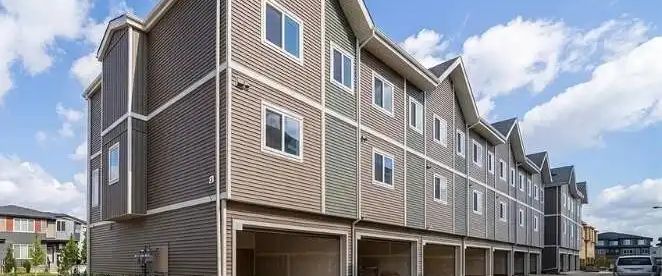 Modern 3 Bed Plus Den Townhouse with Double Attached Garage — 3 Bedrooms+ Den Townhouse - Photo 1