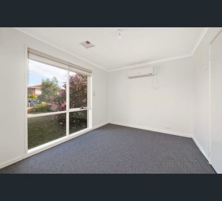 19 Mitta Mitta Way, Meadow Heights, Vic 3048 - Photo 3