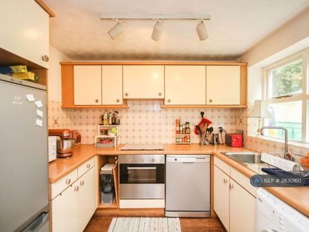 3 bedroom terraced house to rent - Photo 5